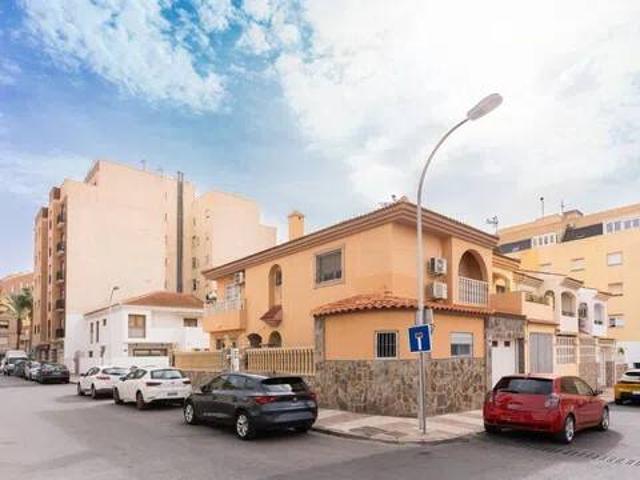 Casa en venta en El Parador de las Hortichuelas, Roquetas De Mar