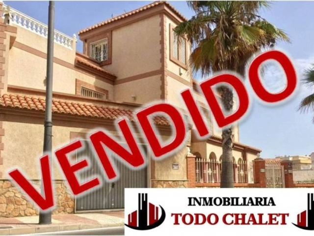 Casa en venta en Roquetas De Mar, Andalucía