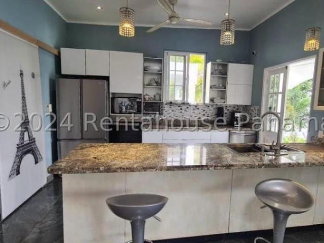 Casa en Venta en saboga Panamá 235 m2. 4 hab