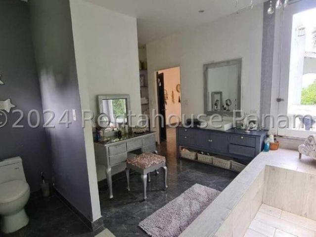 Casa en Venta en saboga Panamá 235 m2. 4 hab