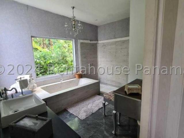Casa en Venta en saboga Panamá 235 m2. 4 hab