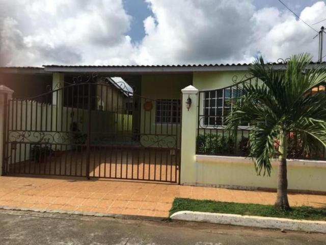 Casa en Venta en San Antonio Altos Las Praderas Panamá 250 m2. 3 hab