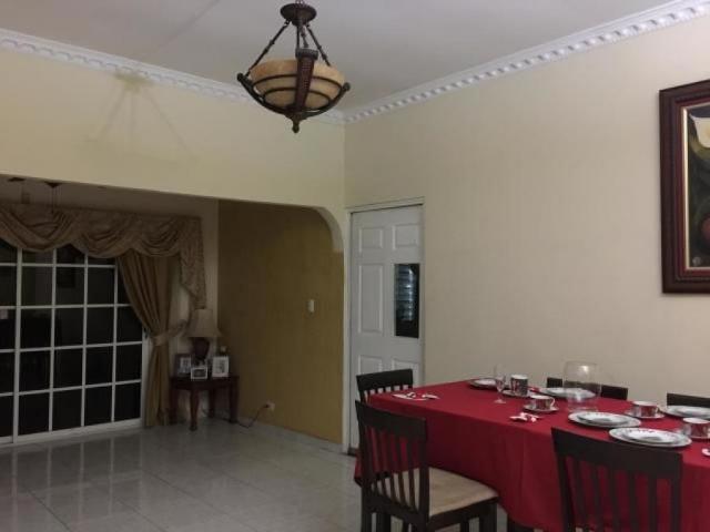Casa en Venta en San Antonio Altos Las Praderas Panamá 250 m2. 3 hab