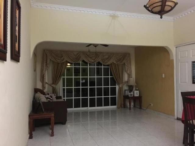 Casa en Venta en San Antonio Altos Las Praderas Panamá 250 m2. 3 hab