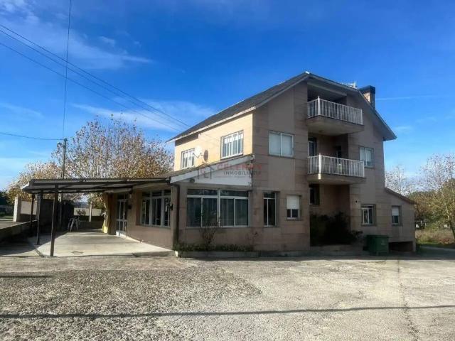 Casa en venta en San Cibrao das Viñas, Ourense