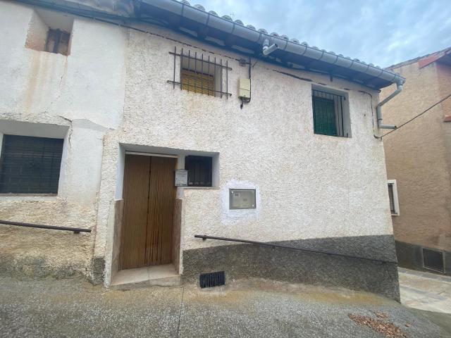 Casa en venta en Allueva, Aragón