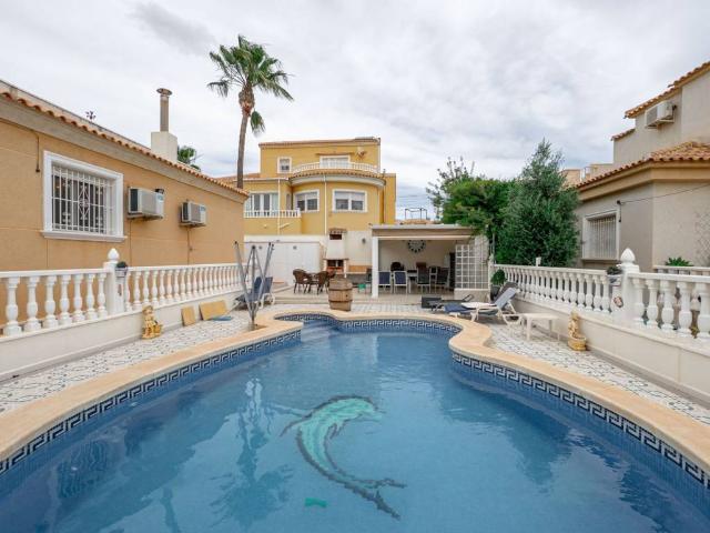 Casa en venta en San Miguel De Salinas, Urbanización Las Filipinas