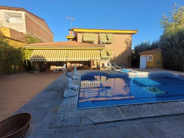 Casa en venta en San Román De Los Montes, Toledo