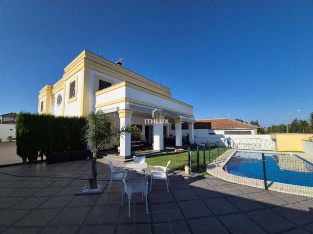 Casa en venta en Sanlúcar La Mayor, Andalucía