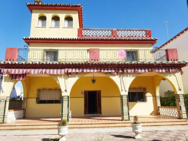 Casa en venta en Sanlúcar La Mayor, Andalucía