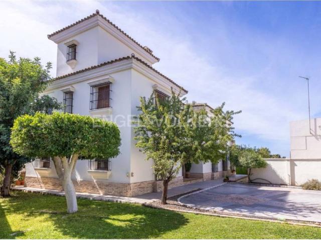 Casa en venta en Sanlúcar La Mayor, Andalucía