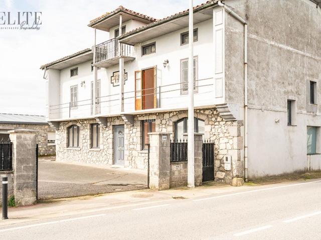Casa en venta en Bezana, Santa Cruz De Bezana