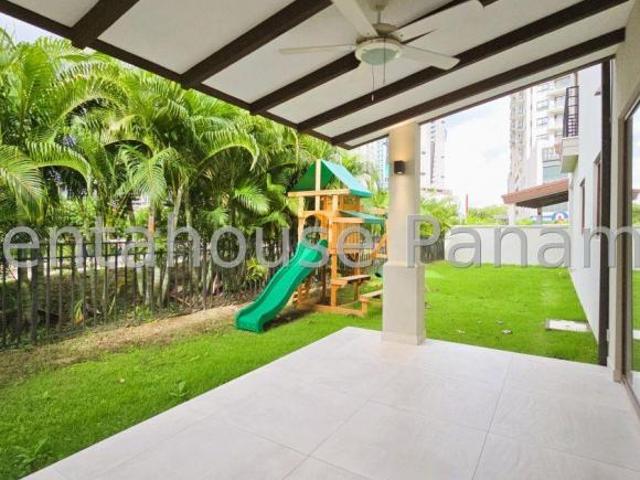 Casa en Venta en Santa Maria. 26 4770