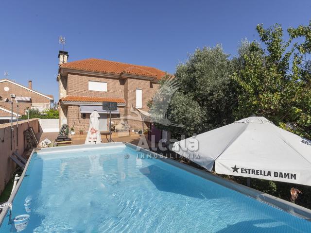 Casa en venta en Los Santos De La Humosa, Madrid