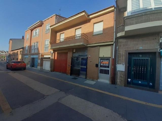Casa en venta en Santovenia De Pisuerga, Castilla y León