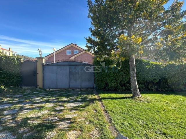 Casa en venta en Sariegos, Castilla y León