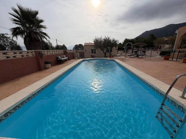 Casa en venta en l'Alt Vinalopó / El Alto Vinalopó, Valencia