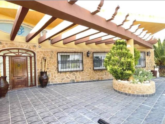 Casa en venta en l'Alt Vinalopó / El Alto Vinalopó, Valencia