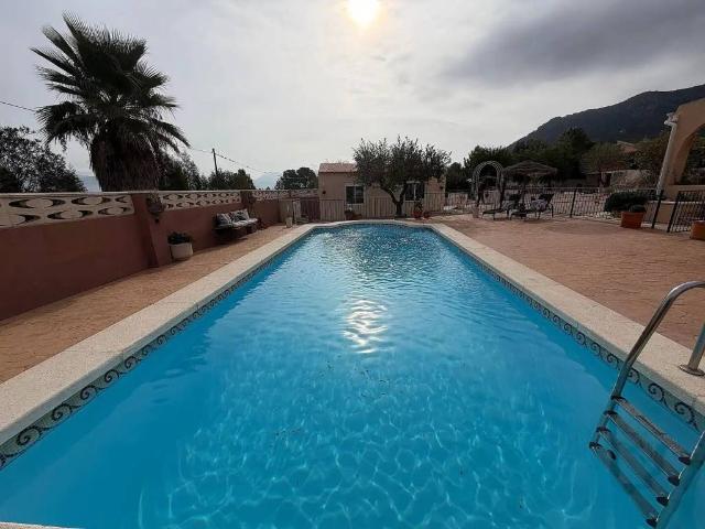 Casa en venta en l'Alt Vinalopó / El Alto Vinalopó, Valencia