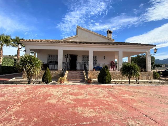 Casa en venta en l'Alt Vinalopó / El Alto Vinalopó, Valencia