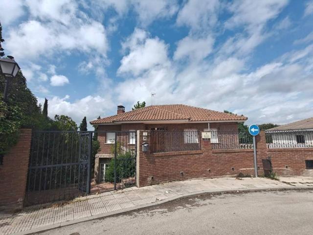Casa en venta en Serranillos Del Valle, Madrid