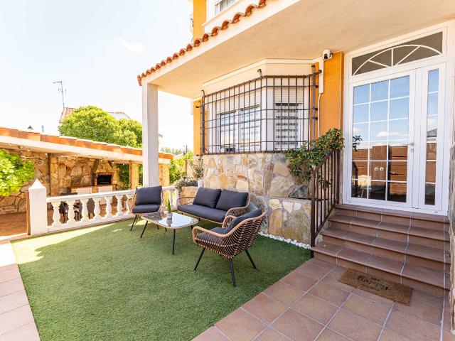 Casa en venta en Serranillos Del Valle, Madrid