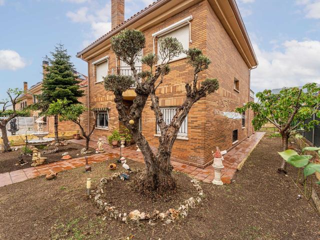 Casa en venta en Serranillos Del Valle, Madrid