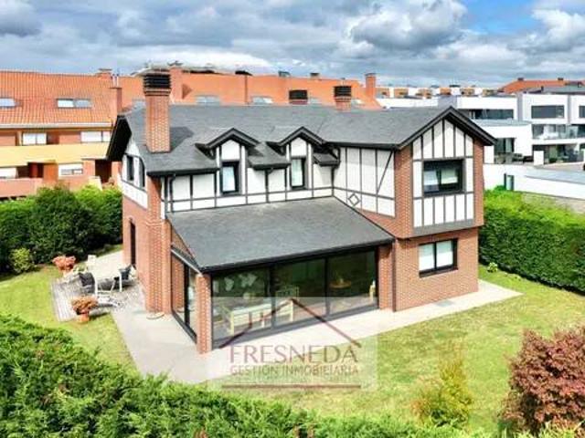 Casa en venta en Viella, Siero