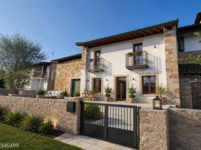 Casa en venta en Santolaya, Siero