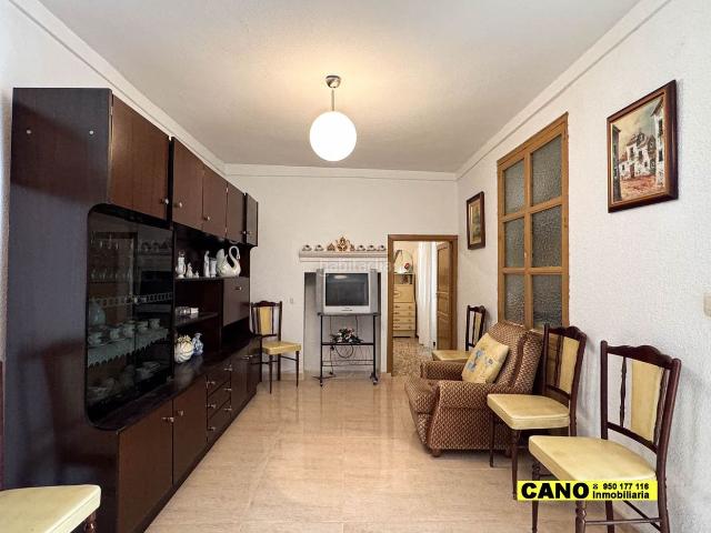 Casa en venta en Tahal, Andalucía