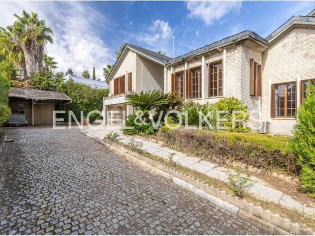Casa en venta en Tomares, Andalucía