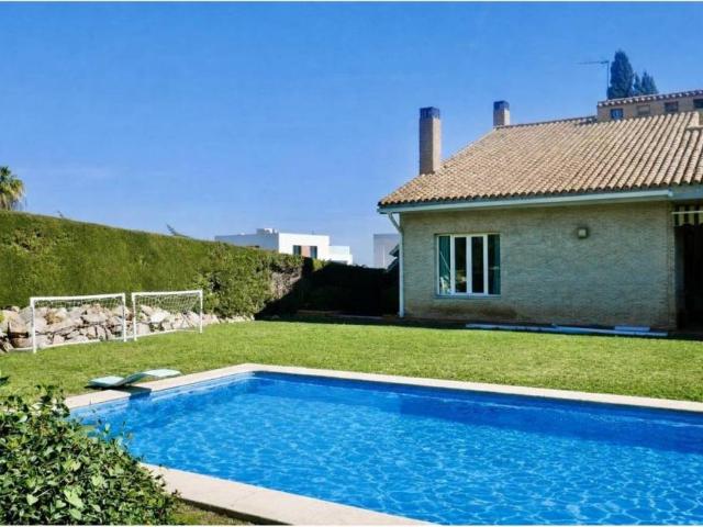 Casa en venta en Tomares, Andalucía