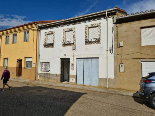 Casa en venta en Toral De Los Guzmanes, Castilla y León
