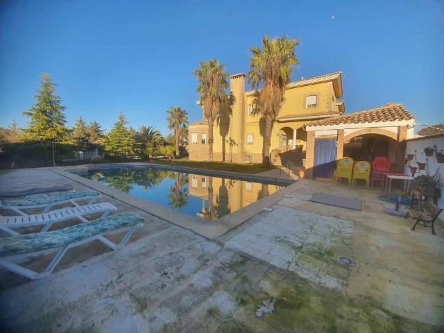 Casa en venta en Torreperogil, Andalucía