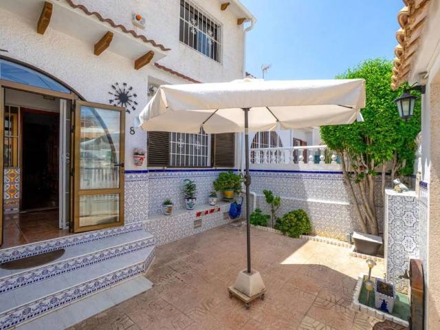 Casa en venta en Torrevieja, Urbanización Calas Blancas