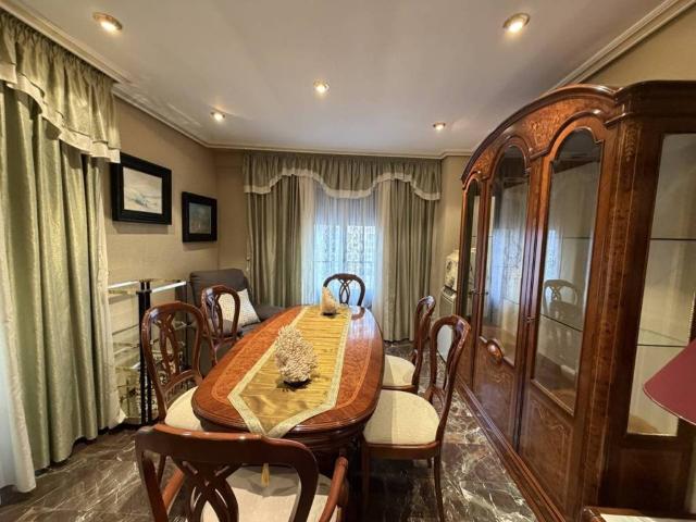 Casa en venta en Úbeda, Andalucía