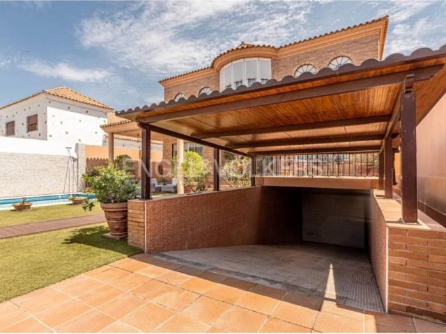 Casa en venta en Utrera, Andalucía