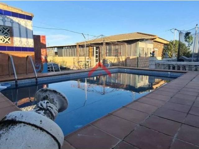 Casa en venta en Utrera, Andalucía