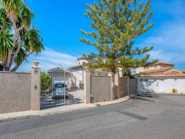 Casa en venta en Utrera, Andalucía