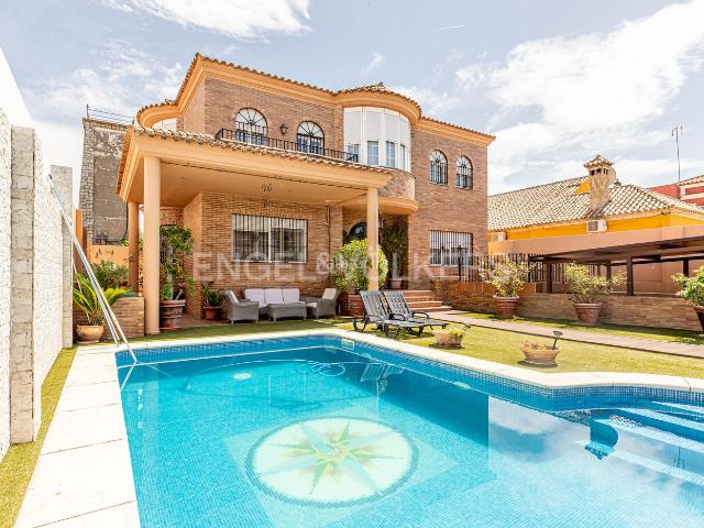 Casa en venta en Utrera, Andalucía