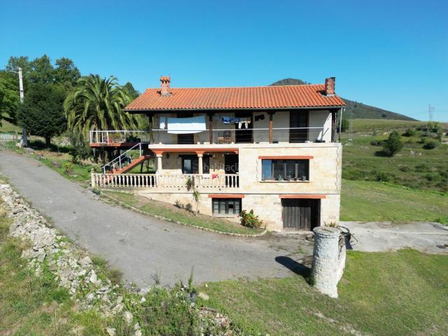 Casa en venta en Roiz, Valdáliga