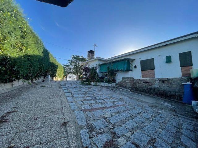 Casa en venta en Valdemorillo, Urbanización Jarabeltrán