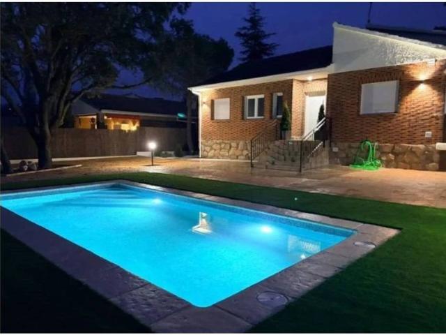 Casa en venta en Valdemorillo, Madrid