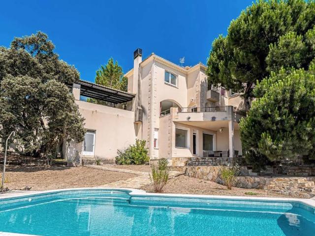 Casa en venta en Valdemorillo, Madrid