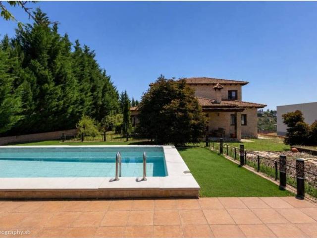 Casa en venta en Valdemorillo, Madrid