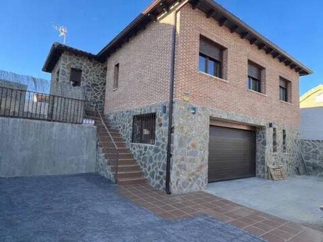 Casa en venta en Valdeolmos-alalpardo, Madrid