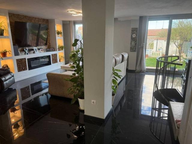 Casa en venta en Valdestillas, Castilla y León