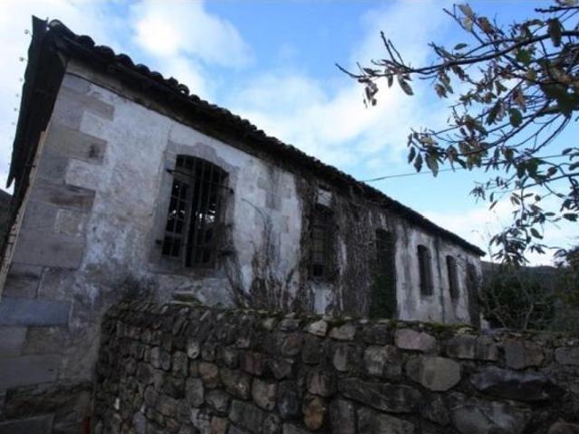 Casa en venta en Cabuérniga, Cantabria