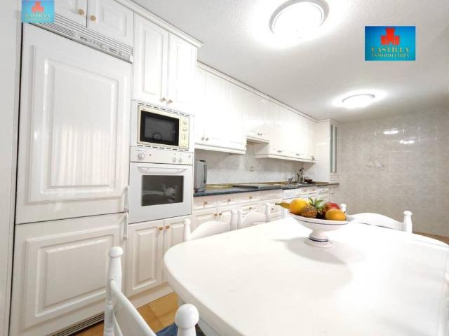 Casa en venta en Velayos, Ávila