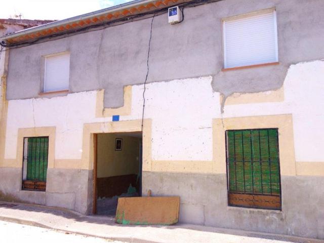 Casa en venta en Velayos, Ávila